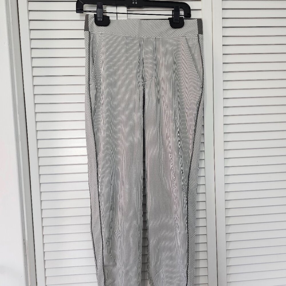 Elevate your everyday with these versatile Athleta Brooklyn Textured Ankle Pants